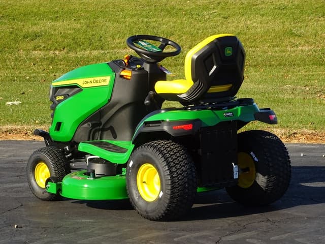 Image of John Deere S240 equipment image 4