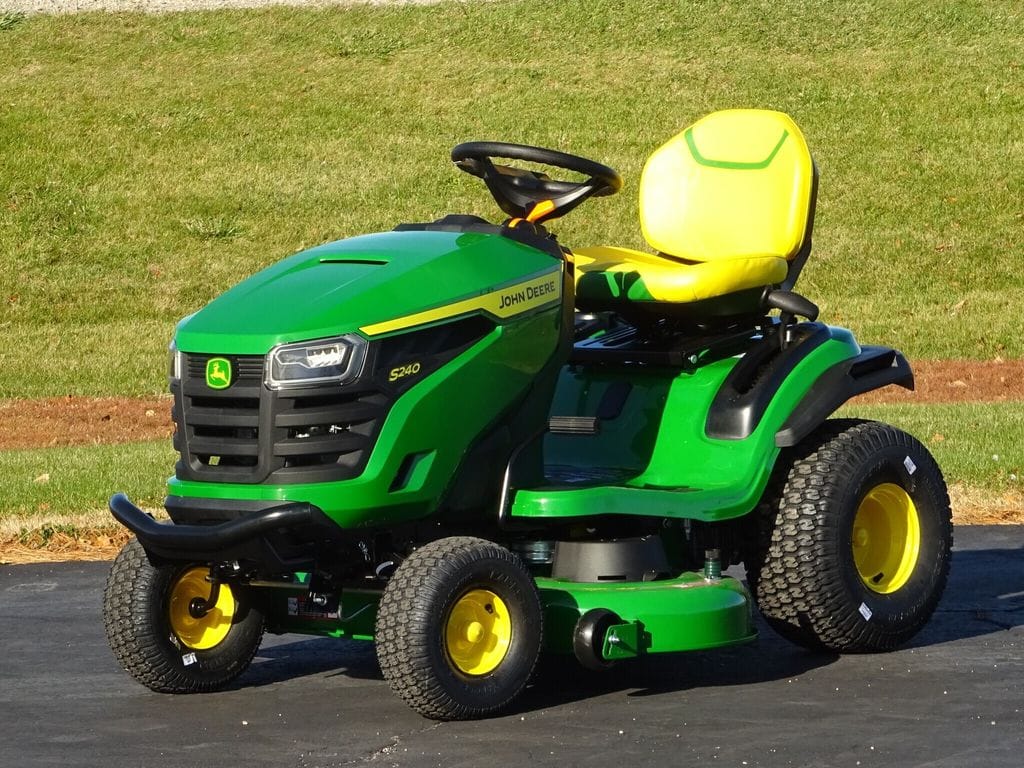 2025 John Deere S240 Equipment Image0
