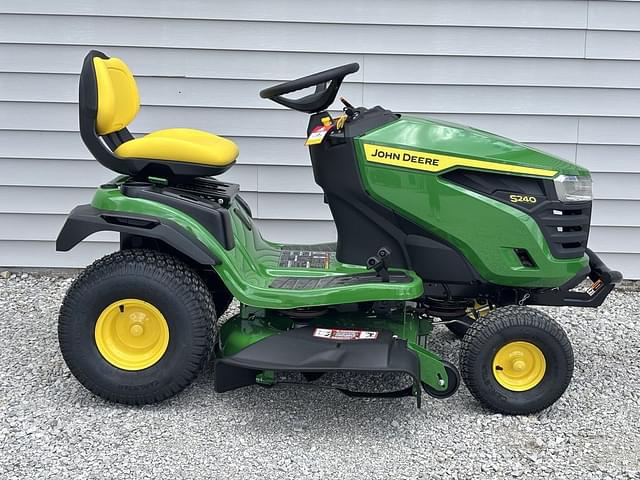 Image of John Deere S240 equipment image 4