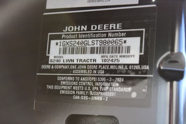 Image of John Deere S240 equipment image 4