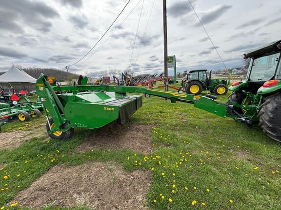 Image of John Deere S300 equipment image 3