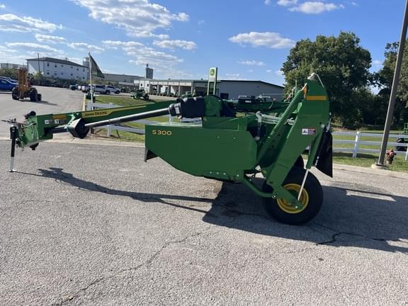 Image of John Deere S300 equipment image 2