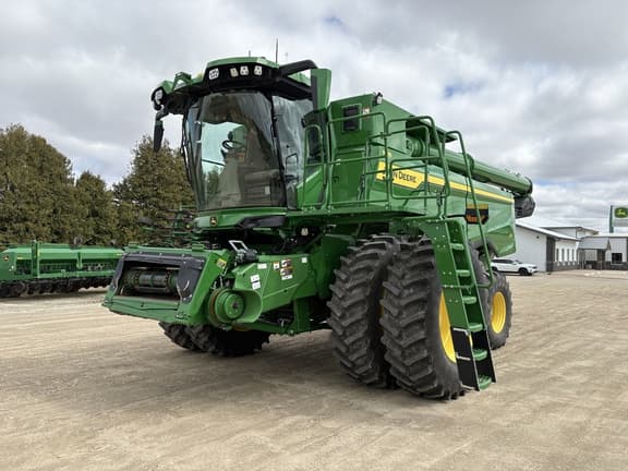 Image of John Deere S7 600 Primary image