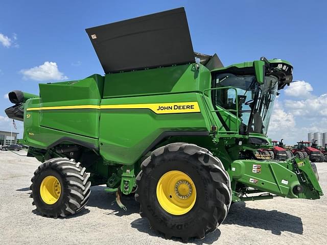 Image of John Deere S7 600 equipment image 1