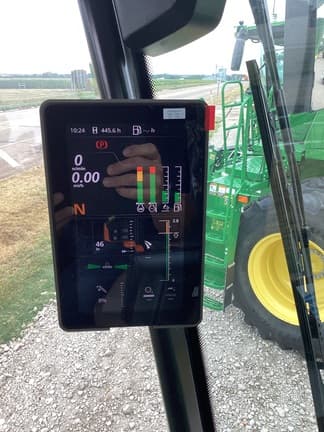 Image of John Deere S7 600 equipment image 4