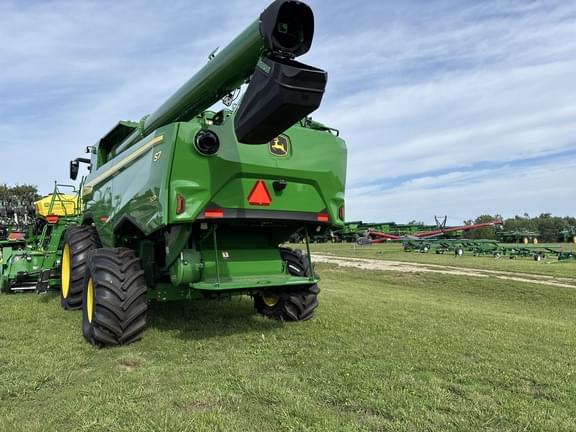 Image of John Deere S7 600 equipment image 3