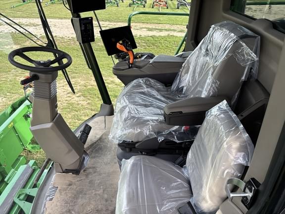 Image of John Deere S7 600 equipment image 4