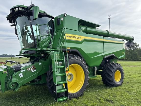 Image of John Deere S7 600 equipment image 1