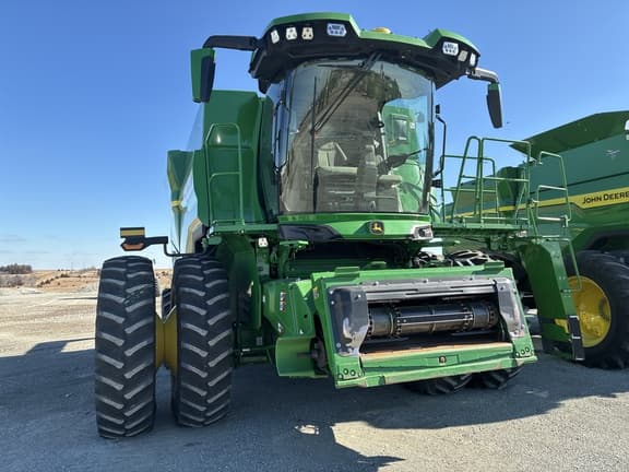 Image of John Deere S7 600 equipment image 3