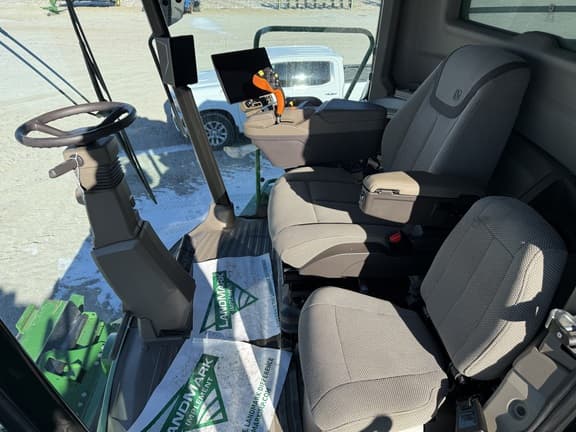 Image of John Deere S7 600 equipment image 3