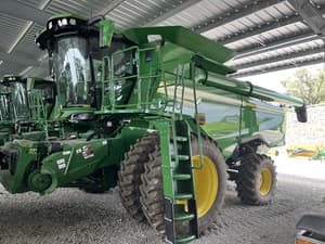 2025 John Deere S7 600 Image