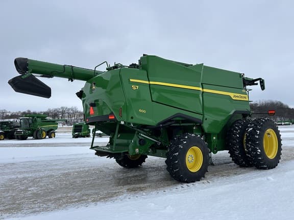 Image of John Deere S7 600 equipment image 3