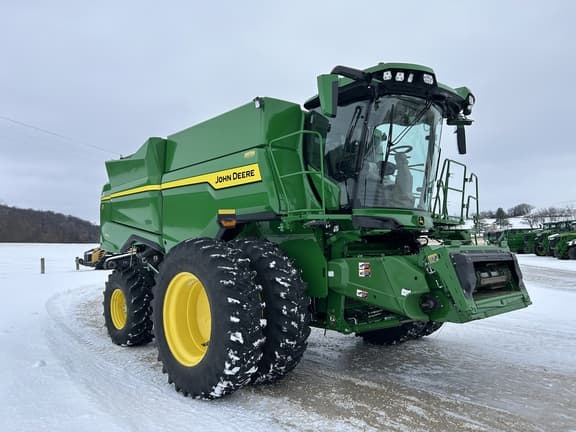 Image of John Deere S7 600 equipment image 1