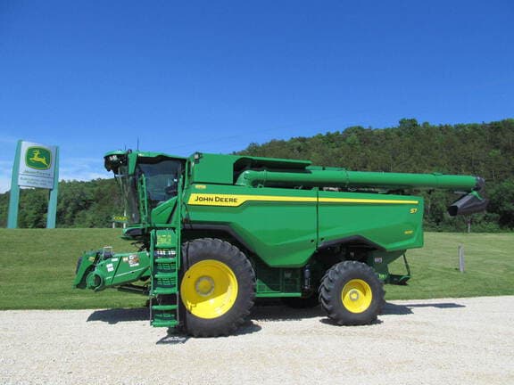 Image of John Deere S7 600 Primary image
