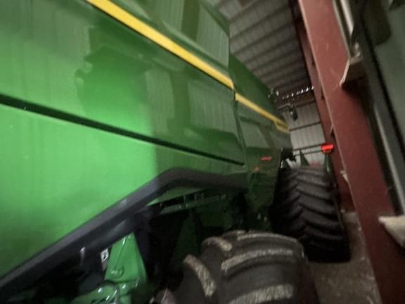 Image of John Deere S7 600 equipment image 4