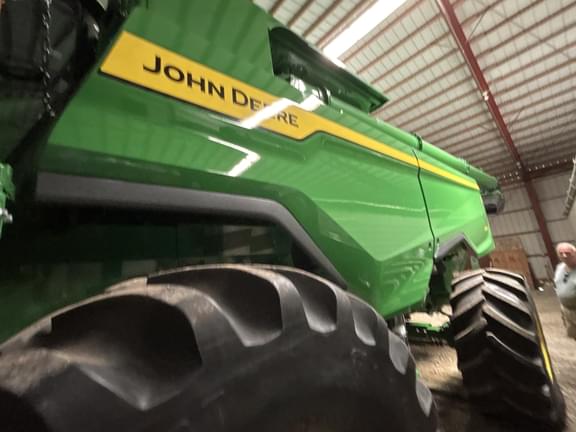 Image of John Deere S7 600 equipment image 2
