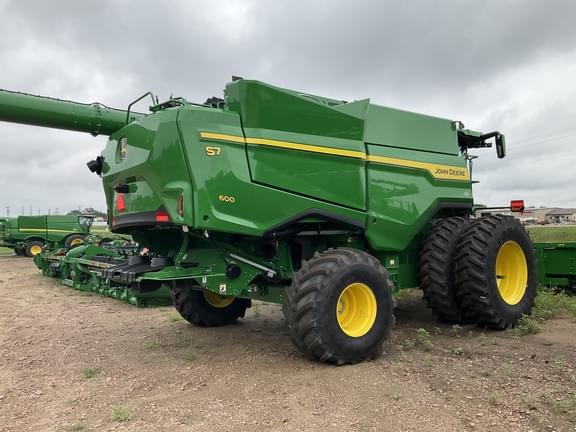 Image of John Deere S7 600 equipment image 4