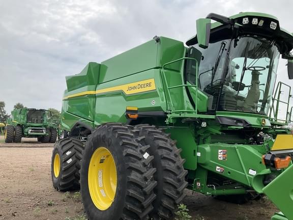Image of John Deere S7 600 equipment image 1
