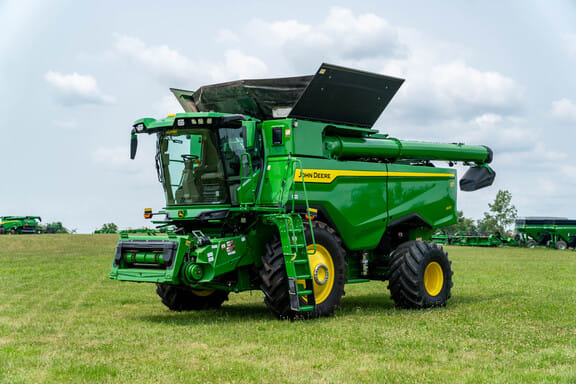 2025 John Deere S7 600 Equipment Image0