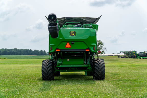 Image of John Deere S7 600 equipment image 3