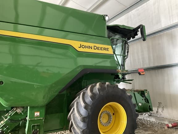 Image of John Deere S7 600 equipment image 2
