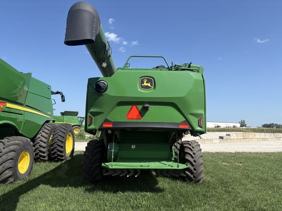 Image of John Deere S7 600 equipment image 2
