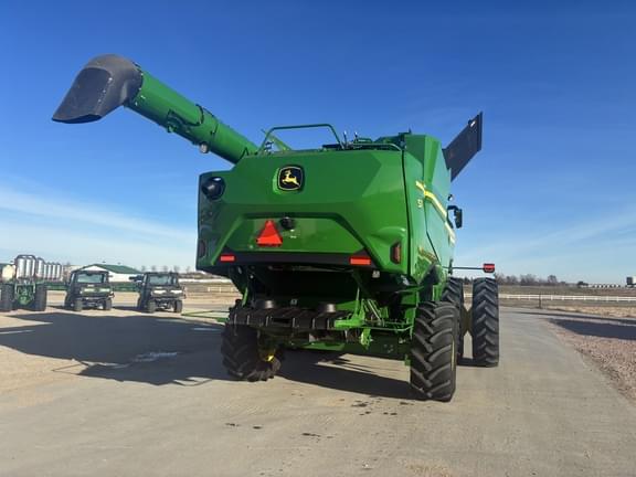 Image of John Deere S7 600 equipment image 3