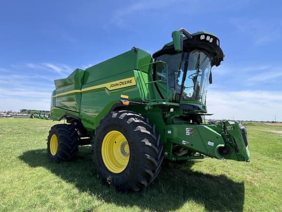 Image of John Deere S7 700 equipment image 2
