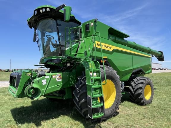 Image of John Deere S7 700 equipment image 1