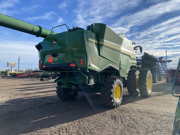 Image of John Deere S7 700 equipment image 3