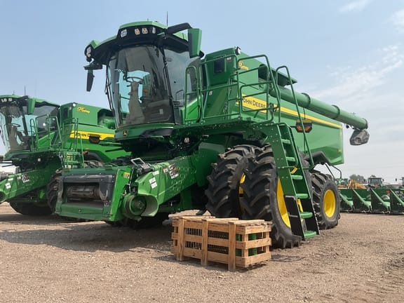 2025 John Deere S7 700 Equipment Image0