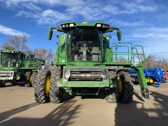 Image of John Deere S7 700 equipment image 1