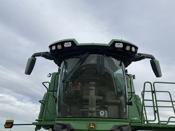 Image of John Deere S7 700 equipment image 2