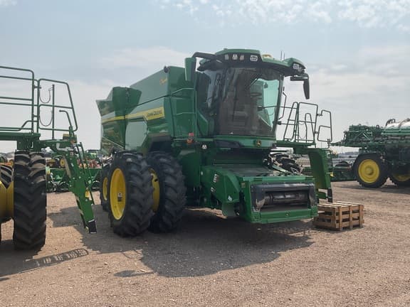 Image of John Deere S7 700 equipment image 1