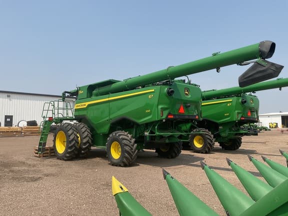 Image of John Deere S7 700 equipment image 4