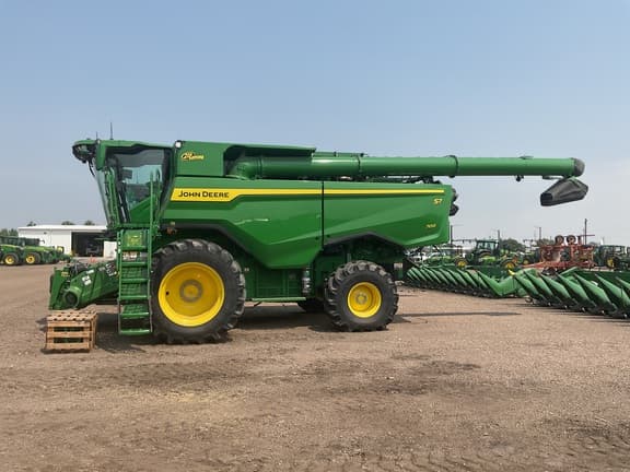 Image of John Deere S7 700 equipment image 3