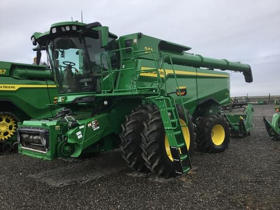 Image of John Deere S7 700 Primary image