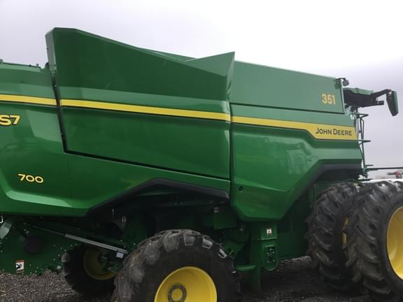 Image of John Deere S7 700 equipment image 2