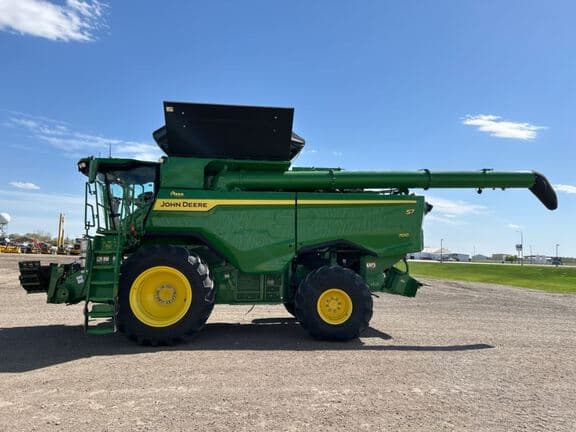 Image of John Deere S7 700 equipment image 1
