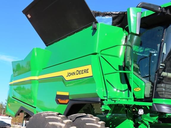 Image of John Deere S7 700 equipment image 2