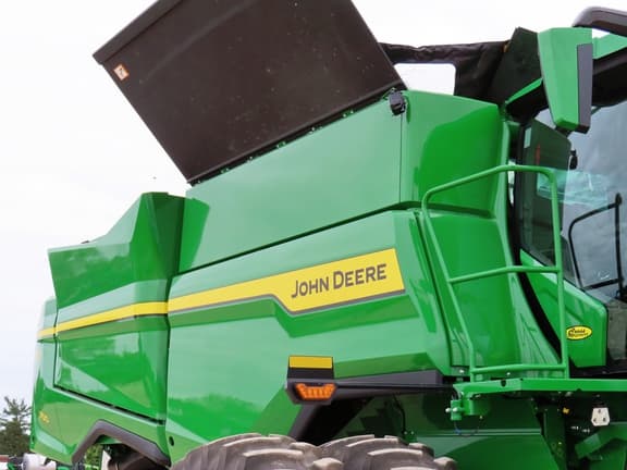 Image of John Deere S7 700 equipment image 2