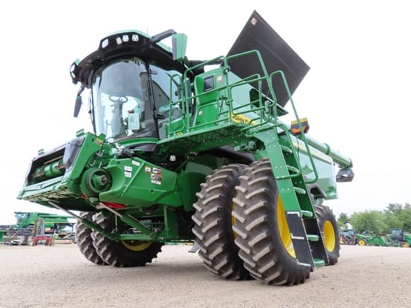 Image of John Deere S7 700 equipment image 4