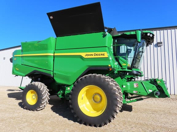 Image of John Deere S7 700 Primary image