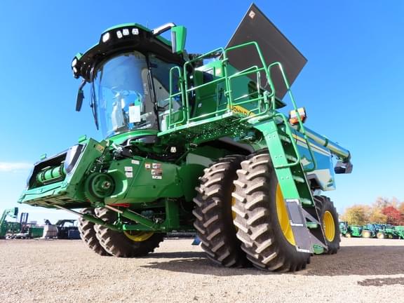 Image of John Deere S7 700 equipment image 4