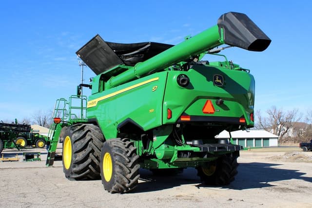 Image of John Deere S7 700 equipment image 4