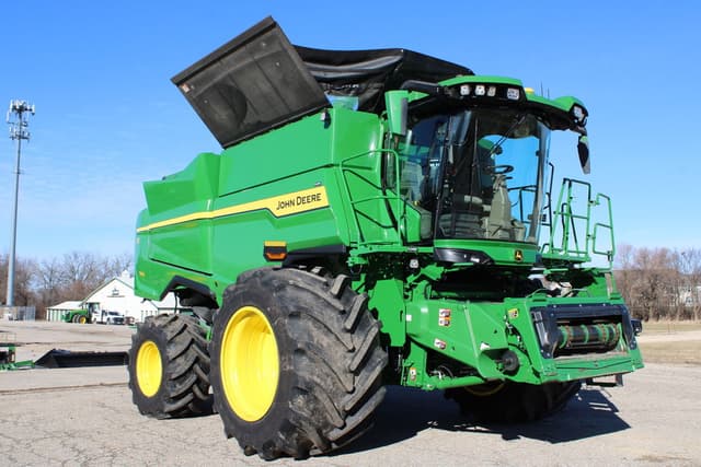 Image of John Deere S7 700 equipment image 1