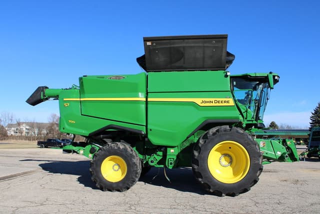 Image of John Deere S7 700 equipment image 3