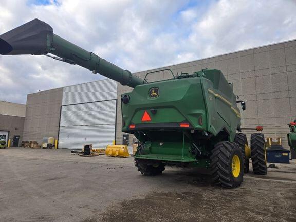 Image of John Deere S7 700 equipment image 3