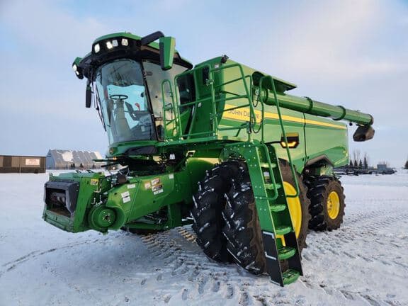 Image of John Deere S7 700 equipment image 1