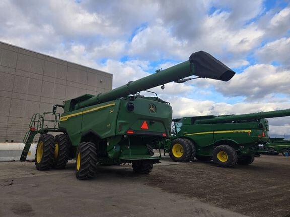 Image of John Deere S7 700 equipment image 1